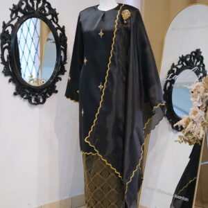 Suraya Kurung Set Selendang Hitam